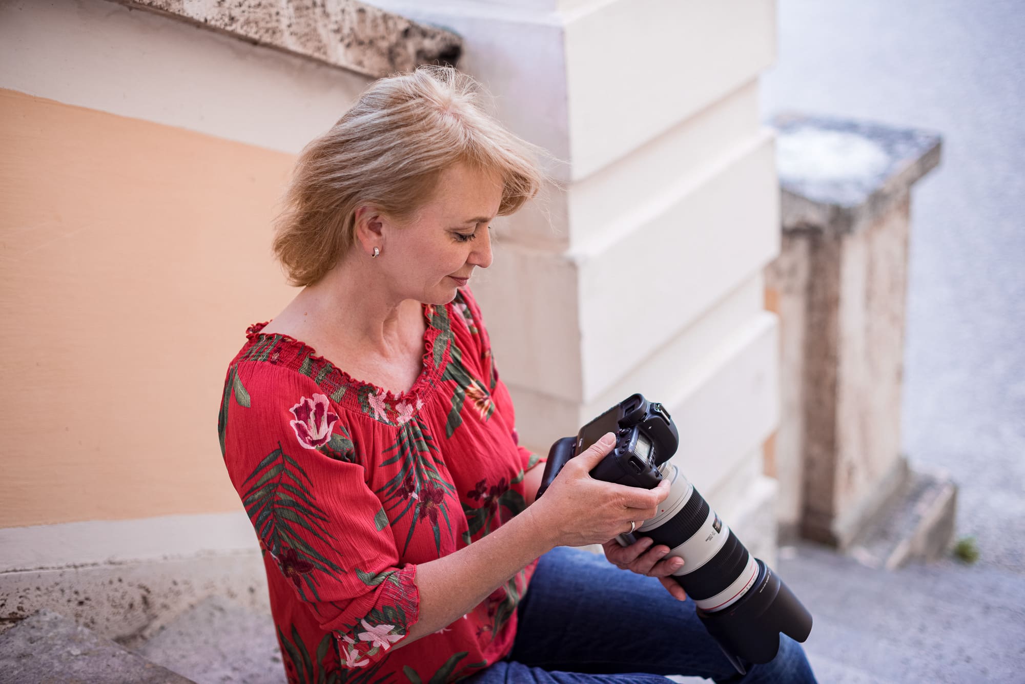 Tierfotografin Frau mit Fotoapparat