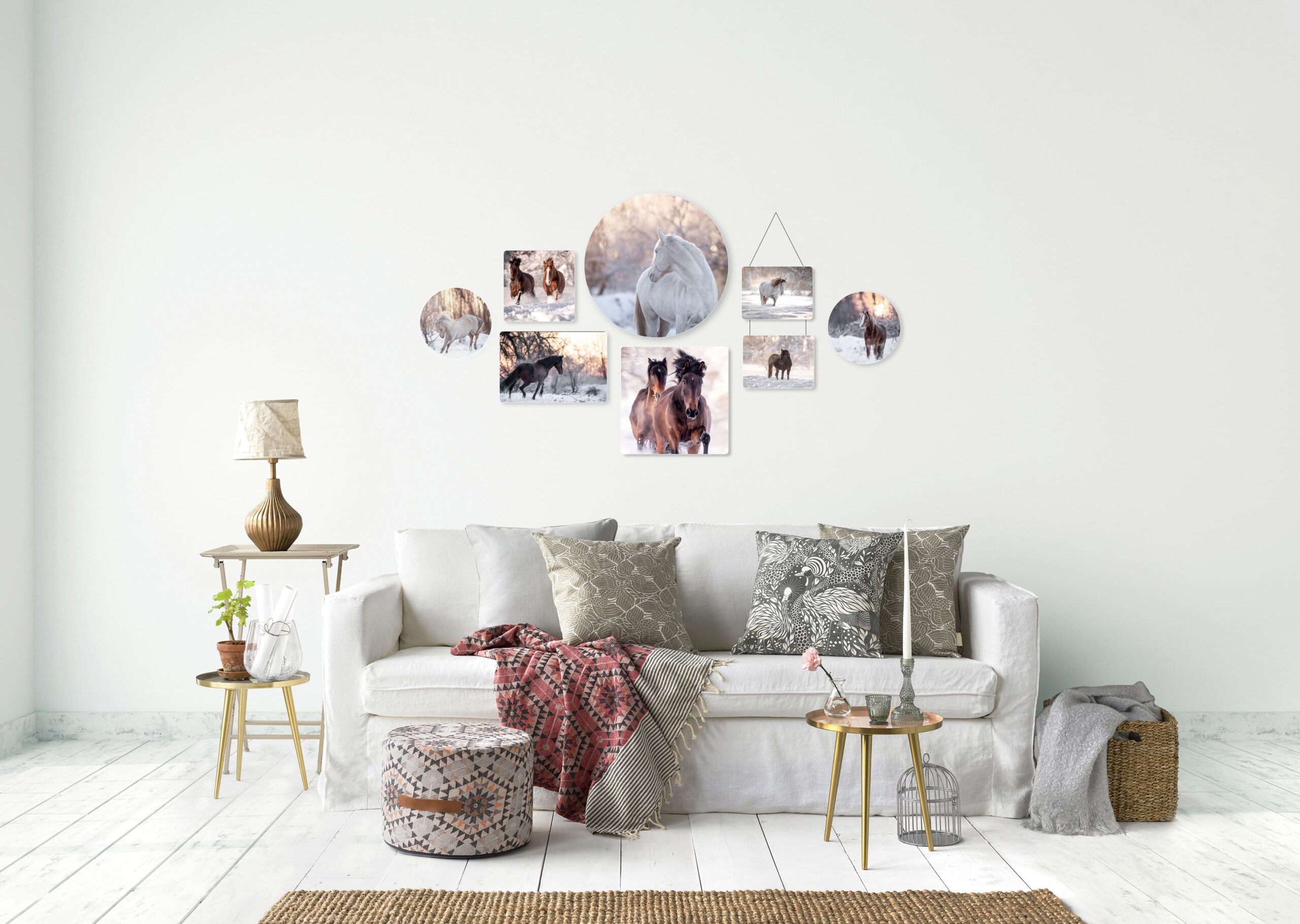Wandgalerie aus Holzbildern mit Pferdefotos
